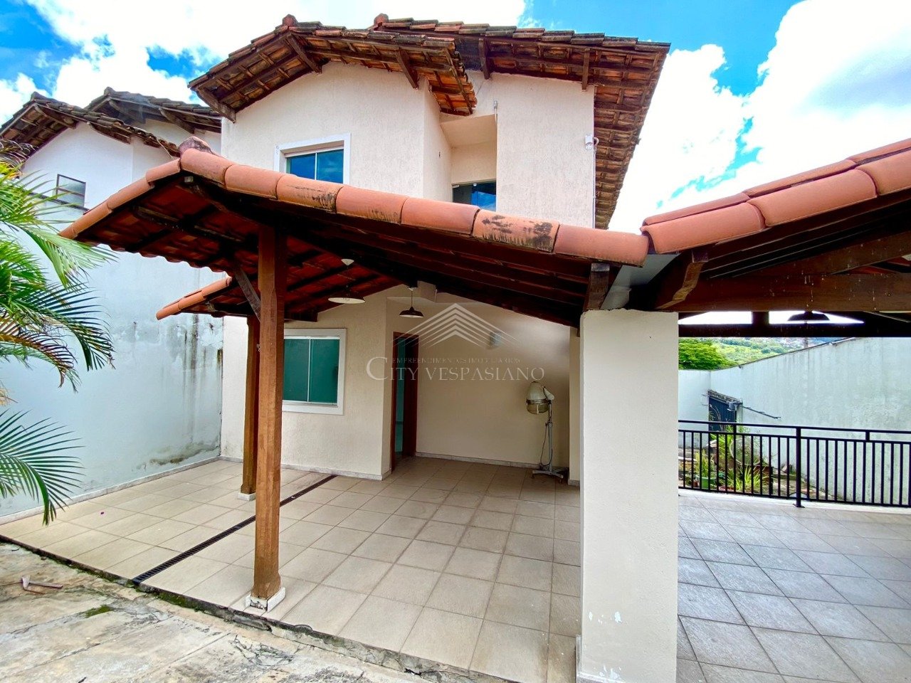 CASA GEMINADA CÉLVIA VESPASIANO
