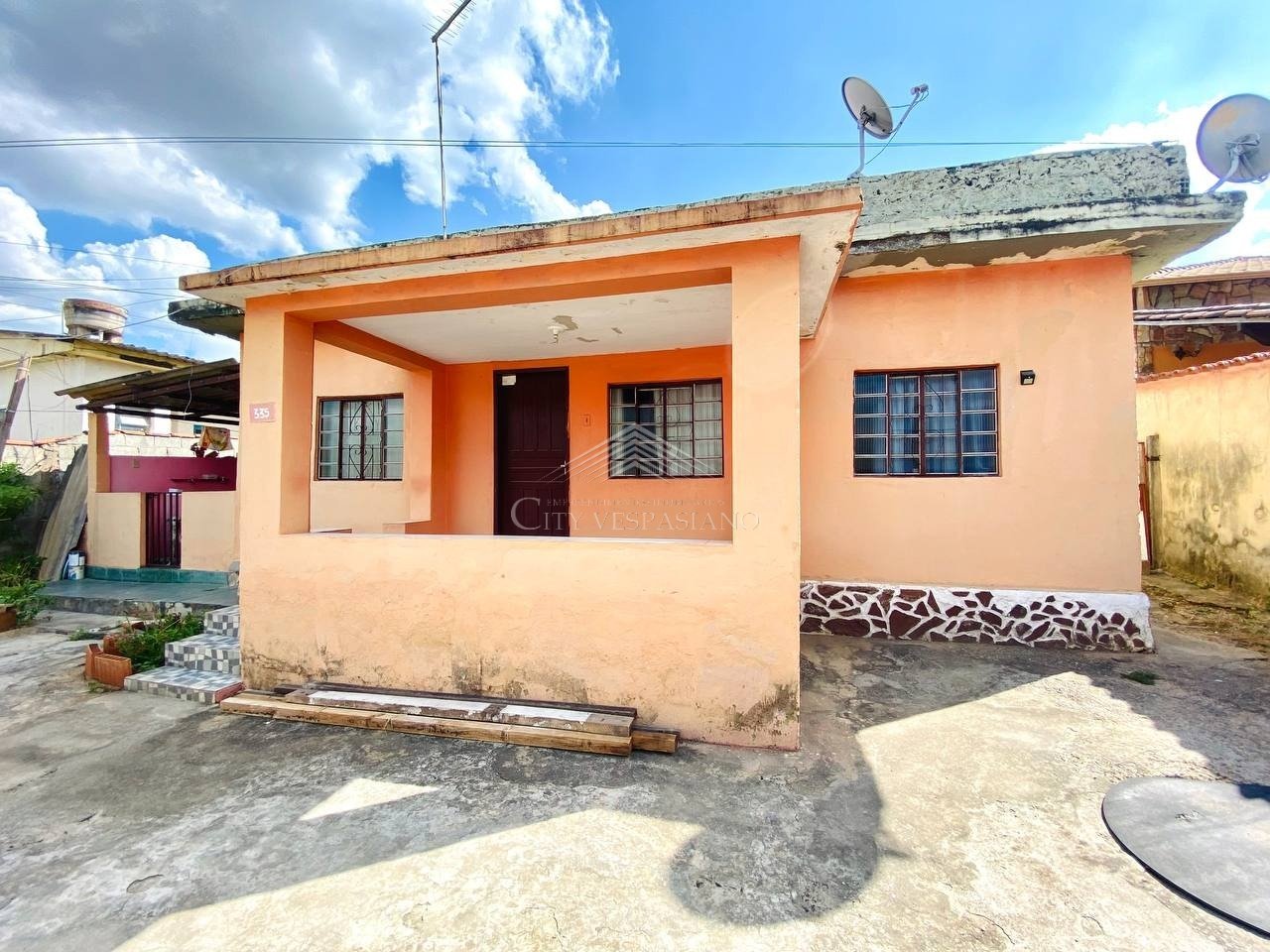 CASA CÉLVIA EM VESPASIANO