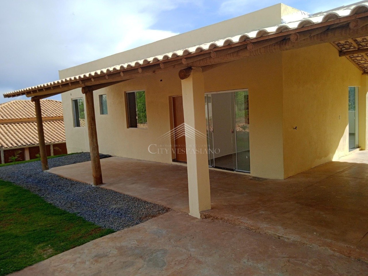 CASA NO COND. REPRESA VILLE EM CAPIM BRANCO
