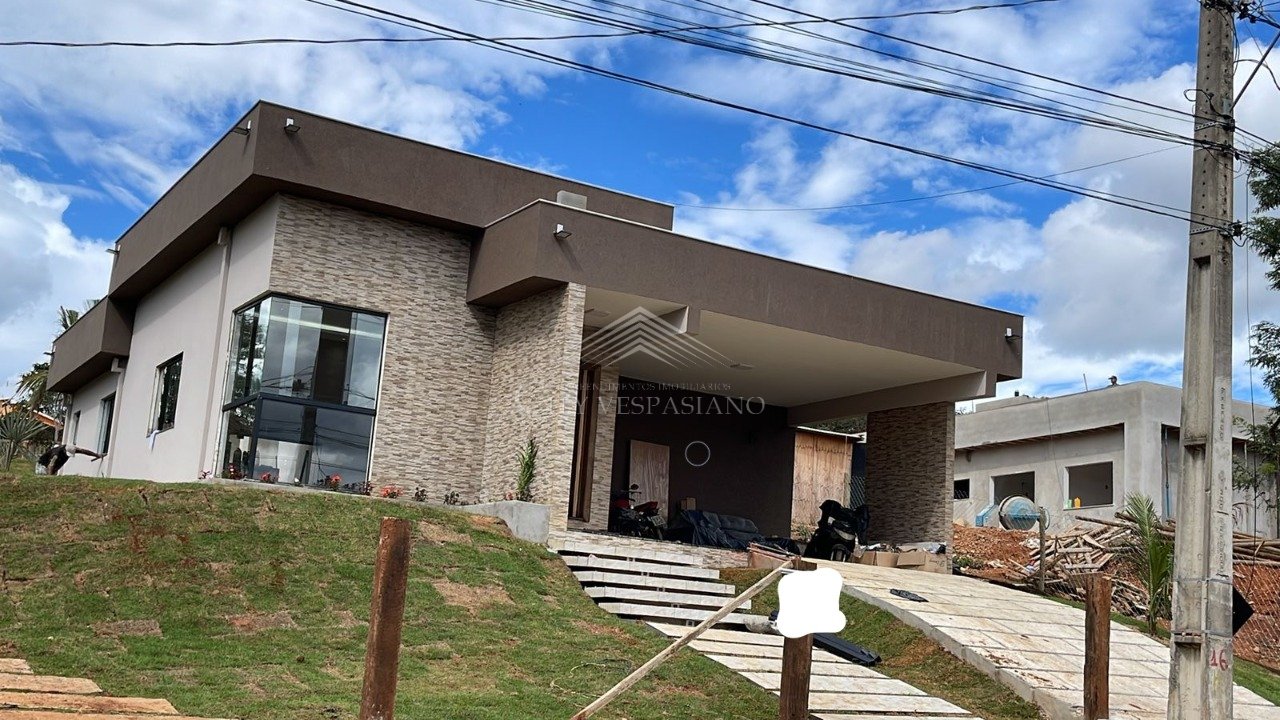 CASA COND.VALE DO LUAR