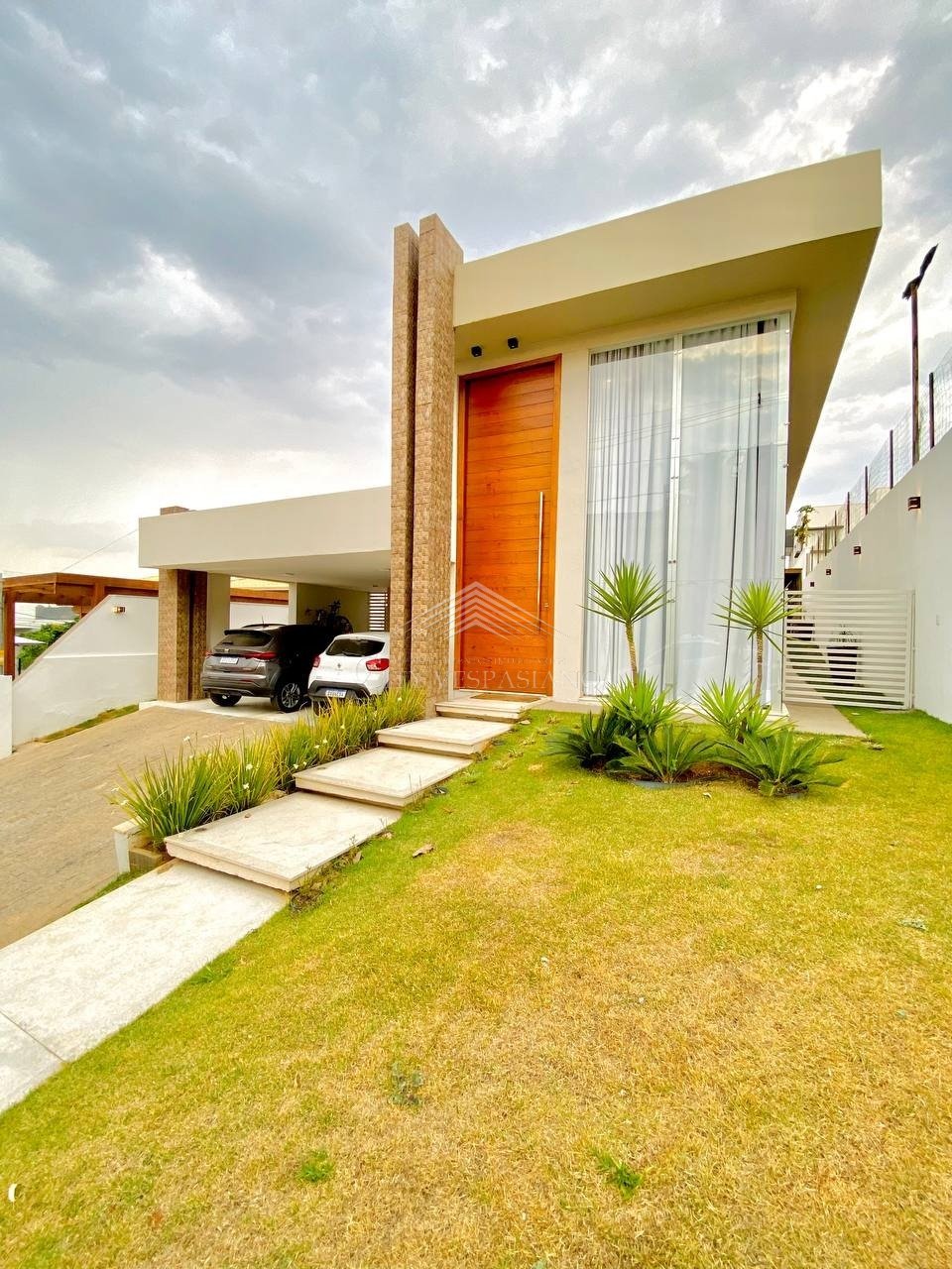 CASA DE ALTO PADRÃO RESIDENCIAL GRAN PARK