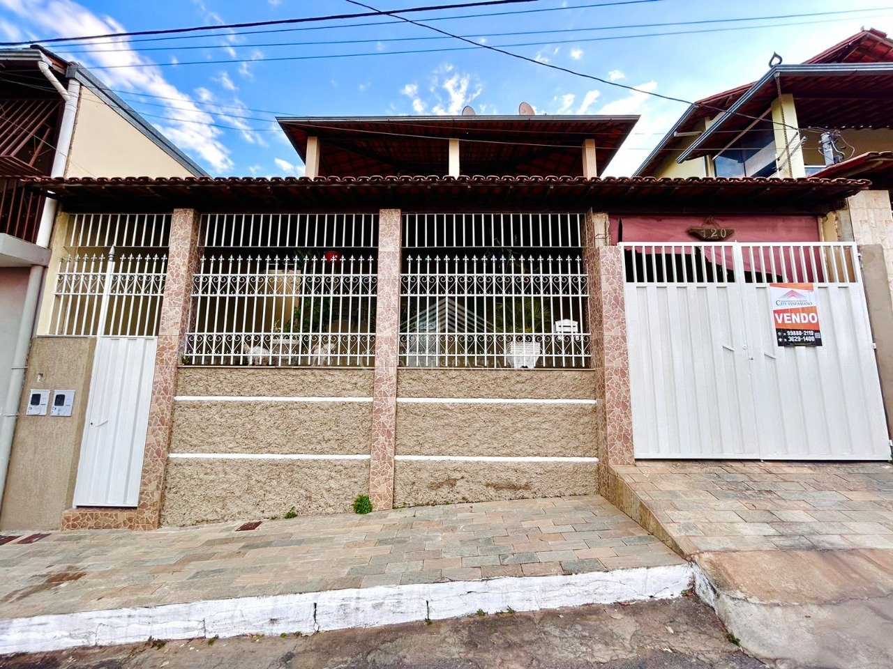 CASA CÉLVIA VESPASIANO
