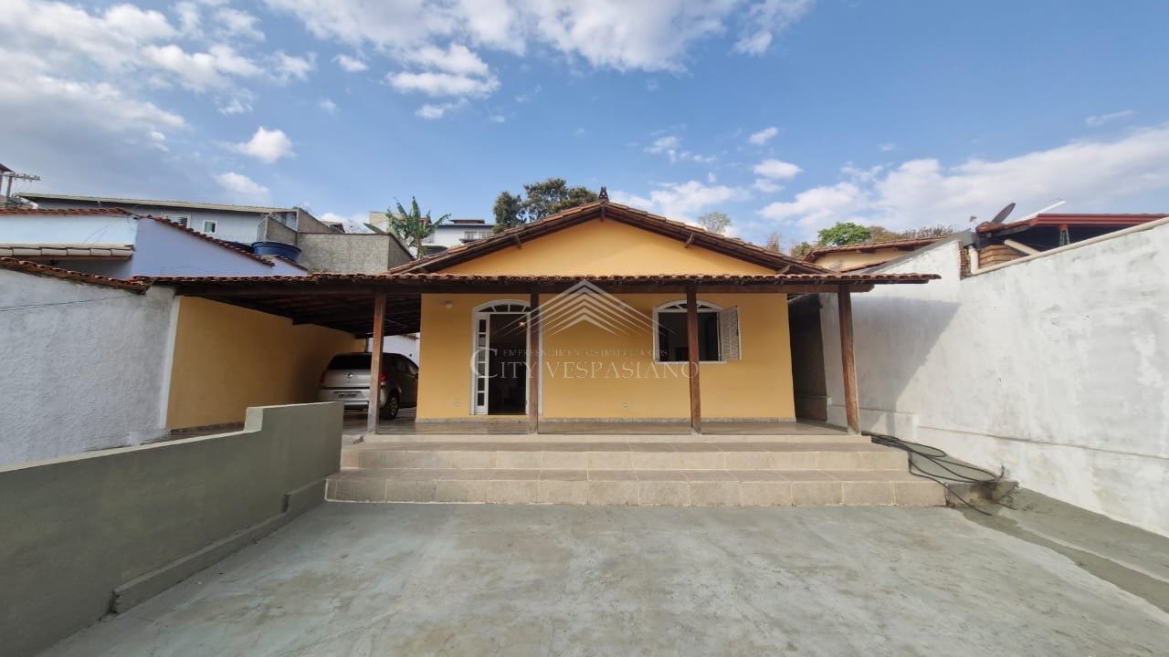 CASA ESTILO COLONIAL NO B. VALE FORMOSO