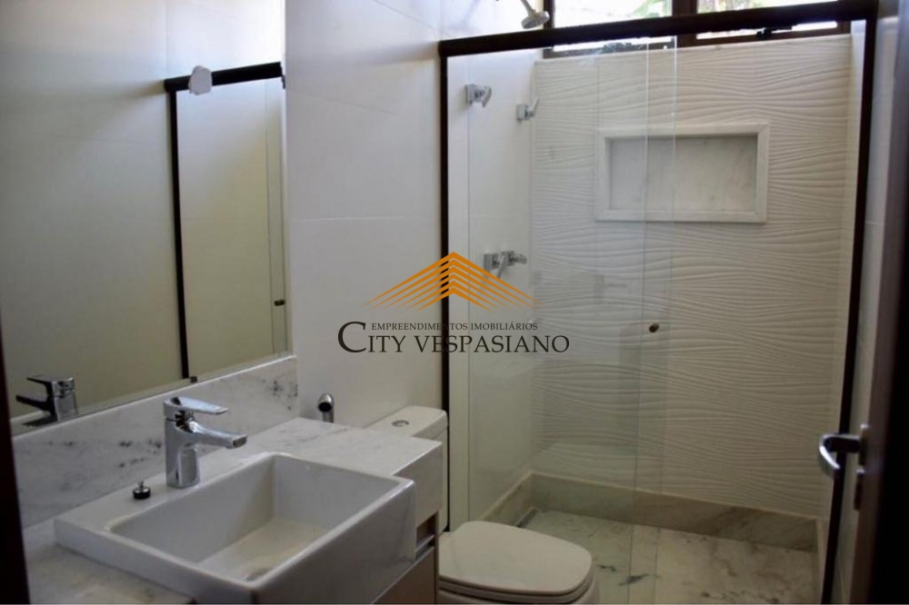 Casa em Condomínio • Cond. Estâncias Das Amendoeiras