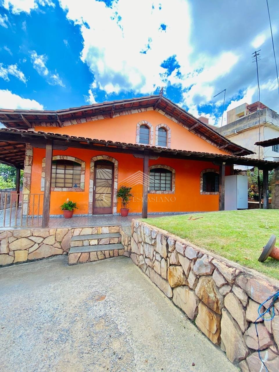 CASA CÉLVIA EM VESPASIANO