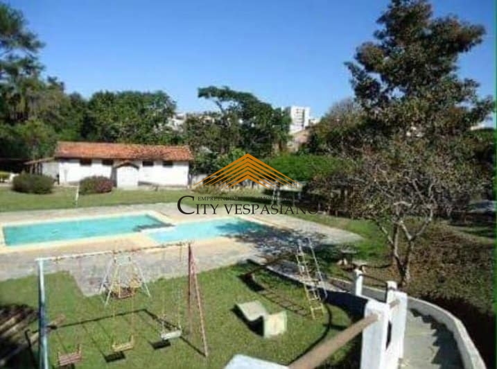Terreno • Bernardo de Souza