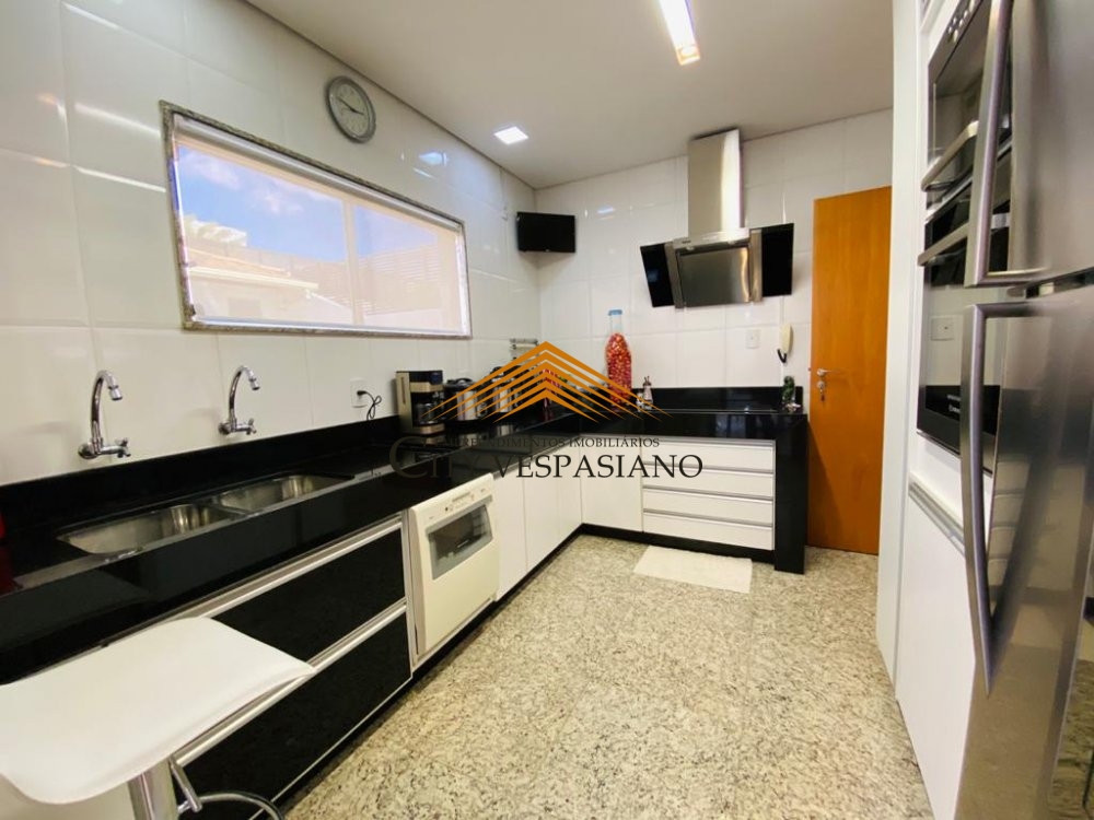 Casa em Condomínio • Cond. Rosa dos Ventos